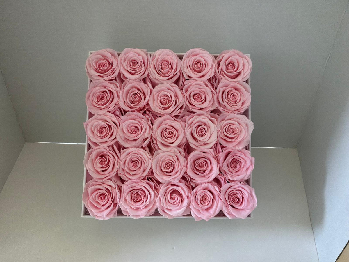25 Roses - Square Box