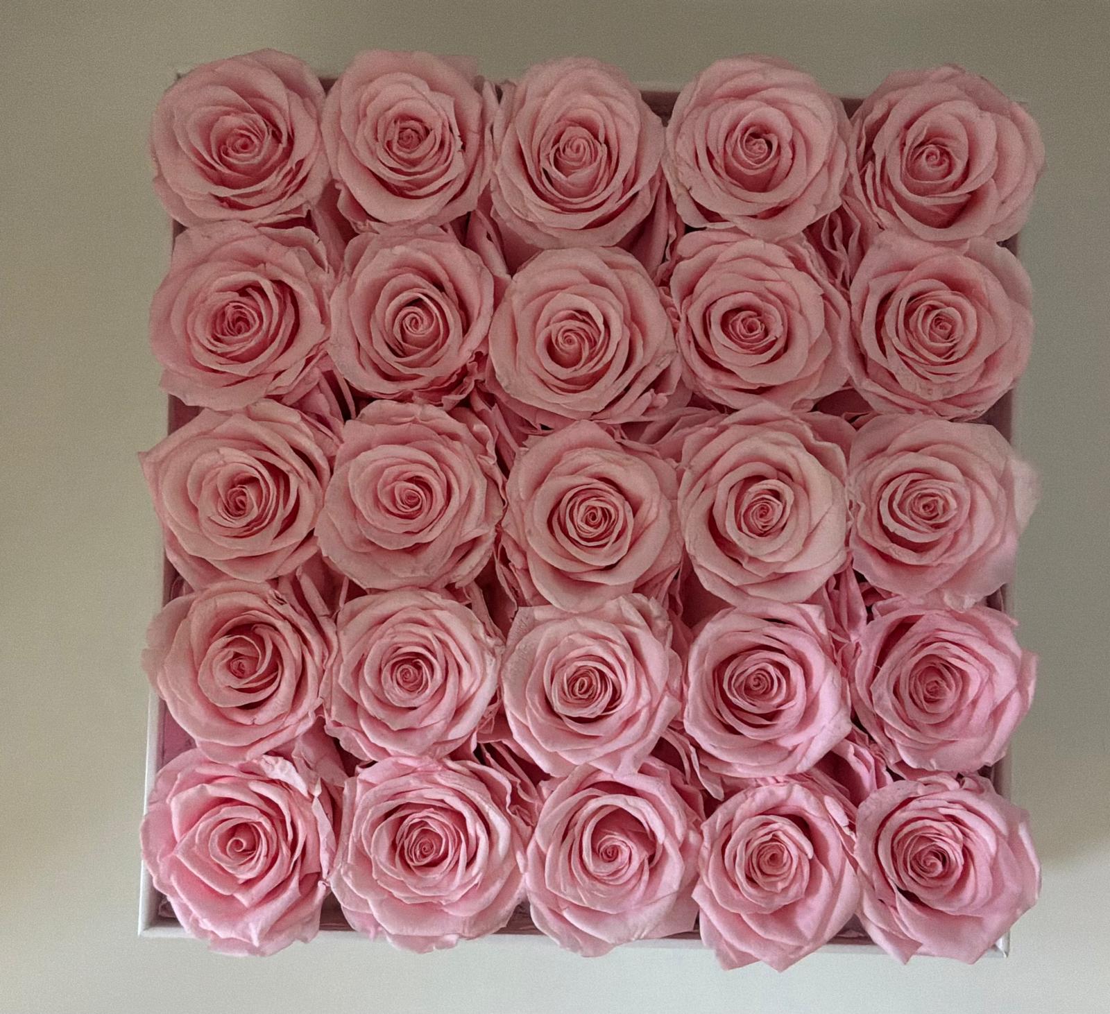 25 Roses - Square Box