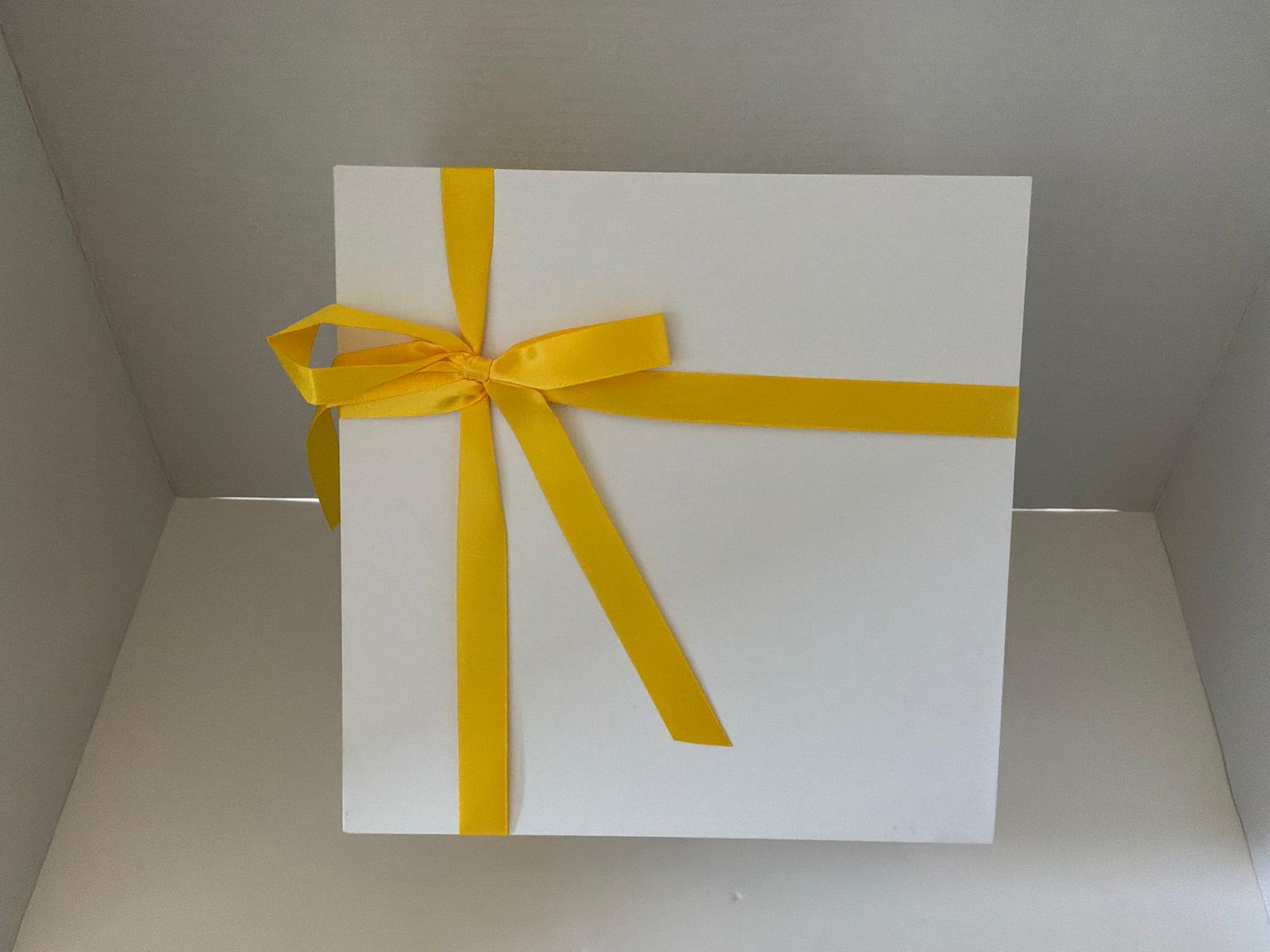 25 Roses - Square Box